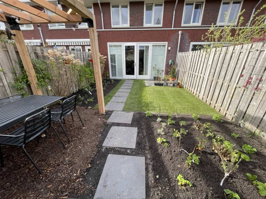 Combinatie van groente en sierplanten